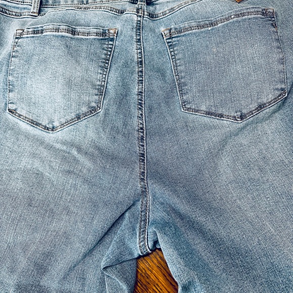 1822 Denim High Waist Frayed Crop Demi Bootcut Jeans - 16W - Picture 5 of 10